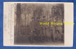 CPA Photo D'un Soldat Allemand - Eglise à Situer - Groupe De Militaire - 1917 Cachet Rekruten Depot 40 Infanterie WW1 IR - Zu Identifizieren