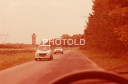 C 1980 RENAULT 4L CAR VOITURE FRANCE 35mm DIAPOSITIVE SLIDE Not PHOTO No FOTO NB4240 - Diapositives (slides)