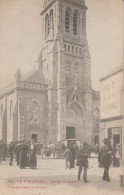 Cpa Le Pouliguen Sortie De Messe Très Animée - Le Pouliguen