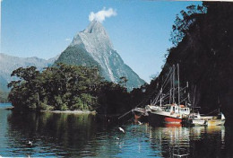 AK 215281 NEW ZEALAND - Milford Sound - Mitre Peak And Crayfishing Boats - Neuseeland