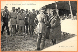 CPA (Guerre Du Maroc) MARECHAL LYAUTEY Reçoit LE MARECHAL PETAIN ° P. Madelaine édit. Casablanca * Militaire MILITARIA - Otras Guerras