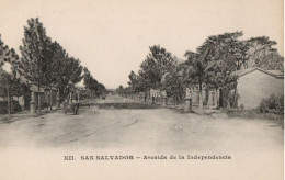 SAN SALVADOR --Avenida De La Independencia - El Salvador