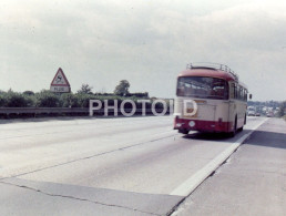 C 1980 BUS AUTOROUTE AUTOBUS VOITURE FRANCE 35mm DIAPOSITIVE SLIDE Not PHOTO No FOTO NB4266 - Diapositives
