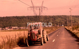 C 1980 TRACTOR CAR VOITURE FRANCE 35mm DIAPOSITIVE SLIDE Not PHOTO No FOTO NB4267 - Dias