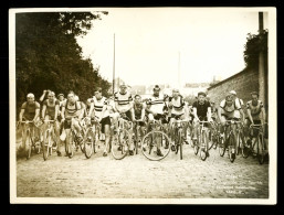 Grande Photo Cyclisme Photo Jac Paris 1942 Prix Du Vesinet 78 Yvelines " Sur La Ligne De Depart " ( Format 13cm X 18cm ) - Radsport