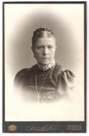 Fotografie J. Fuchs, Berlin-C., Königstrasse 52, Portrait ältere Dame Mit Kragenbrosche  - Anonymous Persons