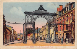 51 - REIMS - Porte De Paris Et Rue De Vesle - Reims