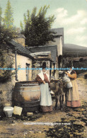 R172699 Welsh Women And Cottage - Monde