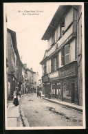 CPA Charlieu, Rue Chanteloup, Des Passants Auf Der Strasse  - Charlieu