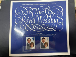 4-6-2024 (19) 1UK Book + OZ Booklet - Prince Charles & Lady Diana Spencer Royal Wedding (21x20 Cm) 14 Pages - Königshäuser, Adel