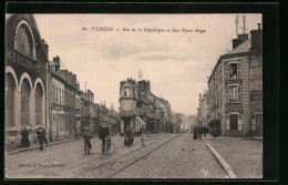 CPA Vierzon, Rue De La République Et Rue Victor Hugo  - Vierzon