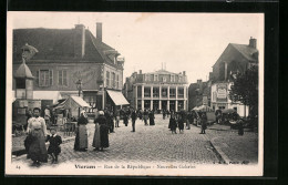 CPA Vierzon, Rue De La République, Nouvelles Galeries  - Vierzon