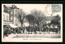 CPA Vierzon, Place De L'Hotel-de-Ville  - Vierzon