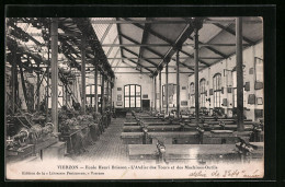 CPA Vierzon, Ecole Henri Brisson, L'Atelier Des Tours Et Des Machines-Outils  - Vierzon