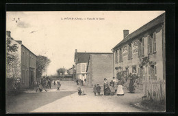 CPA Avord, Rue De La Gare, Vue De La Rue  - Avord