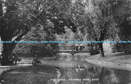 R172895 The Lake. Victoria Park. Bath. 1911 - Monde