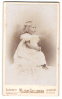 Fotografie Wilhelm Köppelmann, Paderborn, Rosenthor 256 A, Engelhaftes, Kleines Mädchen Im Weissen Kleid  - Anonymous Persons