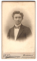 Fotografie E. Zimmermann, Barmen, Heckinghauserstr.11, Heranwachsender Mann Mit Markantem Kinn Und Wilder Frisur  - Anonieme Personen