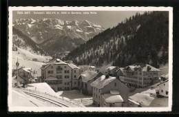 Cartolina Selva In Gardena, Ortsansicht Mit Hotel Posta Gegen Sella  - Autres & Non Classés