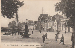 Cpa Concarneau Le Quai Pénéroff Et Fontaine - Concarneau