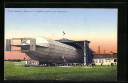 AK Friedrichshafen, Zeppelins Luftschiff, Ausfahrt Aus Der Halle  - Dirigeables