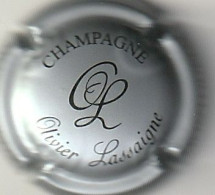 Capsule Champagne LASSAIGNE Olivier { NR : Argent Et Noir ; AUBE Montgueux } {S23-24} - Autres & Non Classés