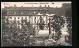 AK Erfurt, Regierungsgebäude Mit Kriegerdenkmal  - Erfurt