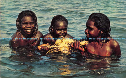 R174024 Aboriginal Girls. Australia. Plastichrome. Murfett Publishers. 1966 - Welt