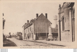 X13-61) LA FERTE FRESNEL (ORNE) RUE DE LA GARE ET LE MONUMENT AUX MORTS - ( 2 SCANS ) - Other & Unclassified