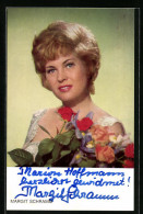 AK Musikerin Margit Schramm Mit Rosen, Autograph  - Musique Et Musiciens