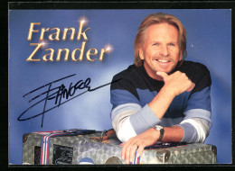 AK Musiker Frank Zander Stützt Sich Auf Einen Koffer, Autograph  - Musique Et Musiciens