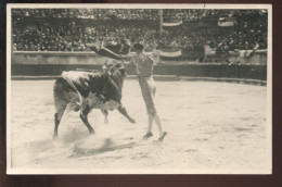 13 - ARLES - SCENE DE CORRIDA - TAUROMACHIE - CARTE PHOTO ORIGINALE GEORGE - Arles