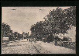 AK Tessin, Bahnhof Mit Strassenpartie  - Sonstige & Ohne Zuordnung