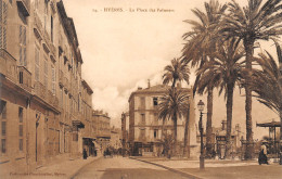 83-HYERES-La Place Des Palmiers-N 6002-E/0229 - Hyeres