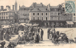 50-AVRANCHES-La Place Littre A L'Heure Du Marche-N 6002-G/0203 - Avranches