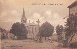 63-MANZAT-L'Eglise Et La Place-N 6004-B/0049 - Manzat