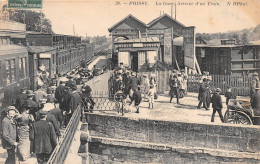 78-POISSY-La Gare Arrivee D'un Train-N 6004-F/0047 - Poissy