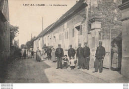 T10-60) SACY LE GRAND  (OISE)RUE DE LA GENDARMERIE - ( TRES ANIMEE - GENDARMES - HABITANTS - 2 SCANS ) - Altri & Non Classificati