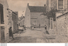 T9-77) LIVRY SUR SEINE - GRANDE RUE - (ANIMEE - HABITANTS - VILLAGEOIS - RESTAURANT  -  2 SCANS )   - Otros & Sin Clasificación