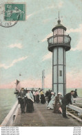 T11-14) TROUVILLE (CALVADOS) LE PHARE AVEC PERSONNAGES  - COLORISEE - Trouville