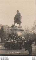 T14-57) METZ - CARTE PHOTO - LE POILU  - ( TRES ANIMEE - HABITANTS  - ENFANTS - 2 SCANS ) - Metz