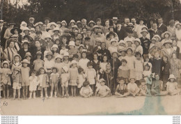 T14-33) ARCACHON - CARTE PHOTO - SOUVENIR - LE 27 AOUT 1923 - GROUPE AVEC ENFANTS - ( 2 SCANS ) - Arcachon