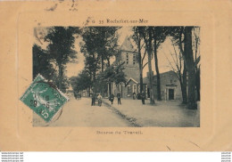 T17-17)  ROCHEFORT SUR MER - BOURSE DU TRAVAIL - (  ANIMEE - HABITANTS ) - Rochefort