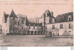 T18-16) ENVIRONS D'ANGOULEME - LA COURONNE (CHARENTE) CHATEAU DE L' OISELLERIE COUR INTERIEURE   - ( ANIMEE - 2 SCANS ) - Autres & Non Classés