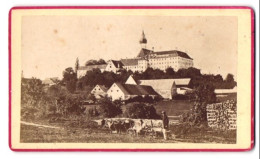 Fotografie Unbekannter Fotograf, Ansicht Andechs, Blick Nach Dem Kloster Andechs, Bauer Mit Ochsenkarren  - Places