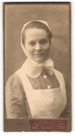Fotografie R. Zitzow, Stralsund, Junge Krankenschwester In Uniform Mit Halskreuz Orden  - Oorlog, Militair