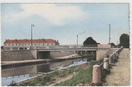 RETHEL . LE CANAL ET LES ECOLES  .  CARTE ECRITE AU VERSO - Rethel