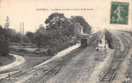 79-NANTEUIL-ARRIVEE LA GARE ARRIVEE DU TRAIN-N 6008-E/0117 - Sonstige & Ohne Zuordnung