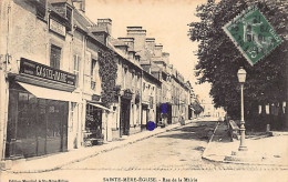 France - SAINTE MÈRE ÉGLISE (50) Rue De La Mairie - Chapellerie Castel-Marie - Ed. Mouchel  - Autres & Non Classés