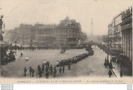 33)  BORDEAUX -  FUNÉRAILLES DE MGR LECOT - LES SUISSES  PRECEDANT LE CORTEGE  - ( 2 SCANS ) - Bordeaux